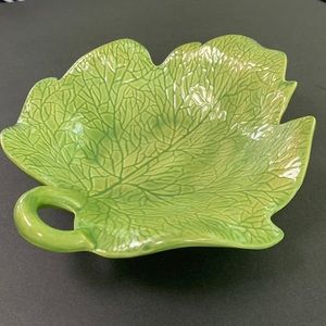 1978 Byron Molds Green Ivy Leaf dish signed 9”